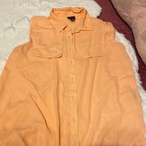 womens Worthington buttoned sleeveless blouse